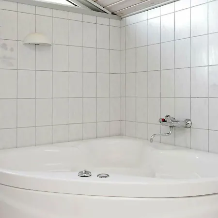 Four-bedroom Holiday In Hvide Sande 2 Bjerregård